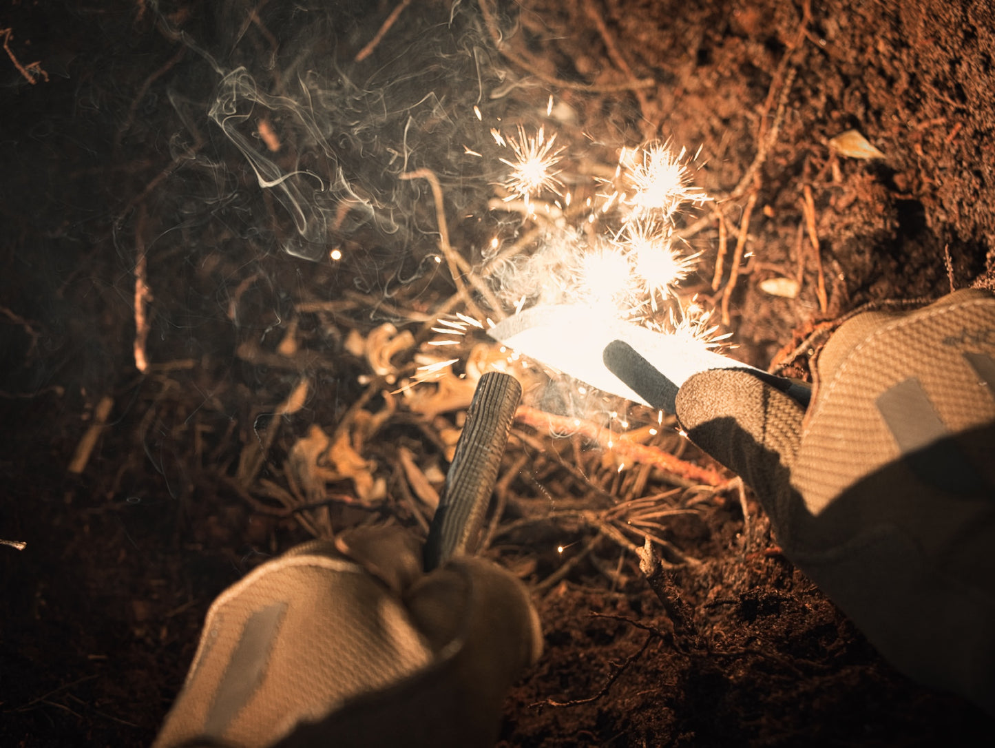 Plastikfreier Feuerstahl mit Lederband - bis zu 30.000 Zündungen - handgefertigt