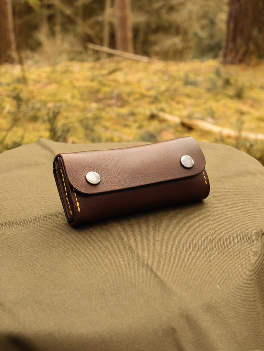 Messer Schärf- und Pflegeset für unterwegs | Schärfstein | Pflegeöl | Abziehleder | Büffelledertasche | Messerschärfset