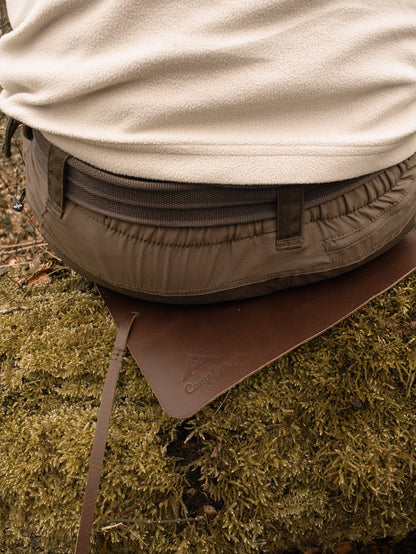 Bushcraft Ledermatte aus Büffelleder – Multifunktionale Outdoor Unterlage für Camping, Feuerstahl & Schnitzen