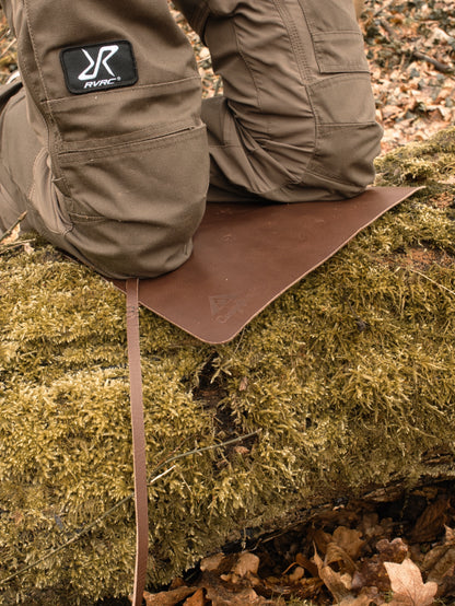 Bushcraft Ledermatte aus Büffelleder – Multifunktionale Outdoor Unterlage für Camping, Feuerstahl & Schnitzen