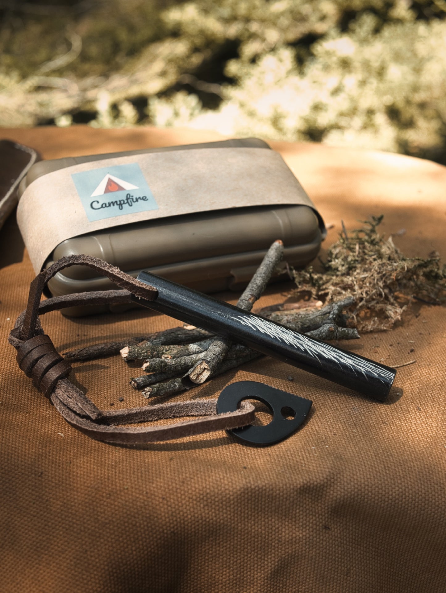 Campfire Rope Kit - Feuerstarterset mit Feuerstahl & harzgetränkten Hanfseilen