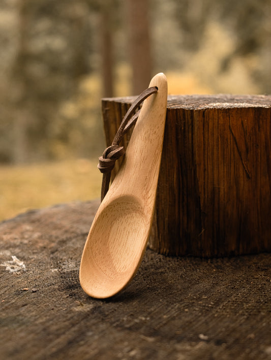Naturholz Löffel im skandinavischen Stil | Holzlöffel | Campinglöffel | passend zur Kuksa | mit Büffellederband