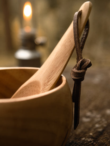 Natur Holz-Löffel im skandinavischen Stil | passend zur Kuksa | mit Büffellederband