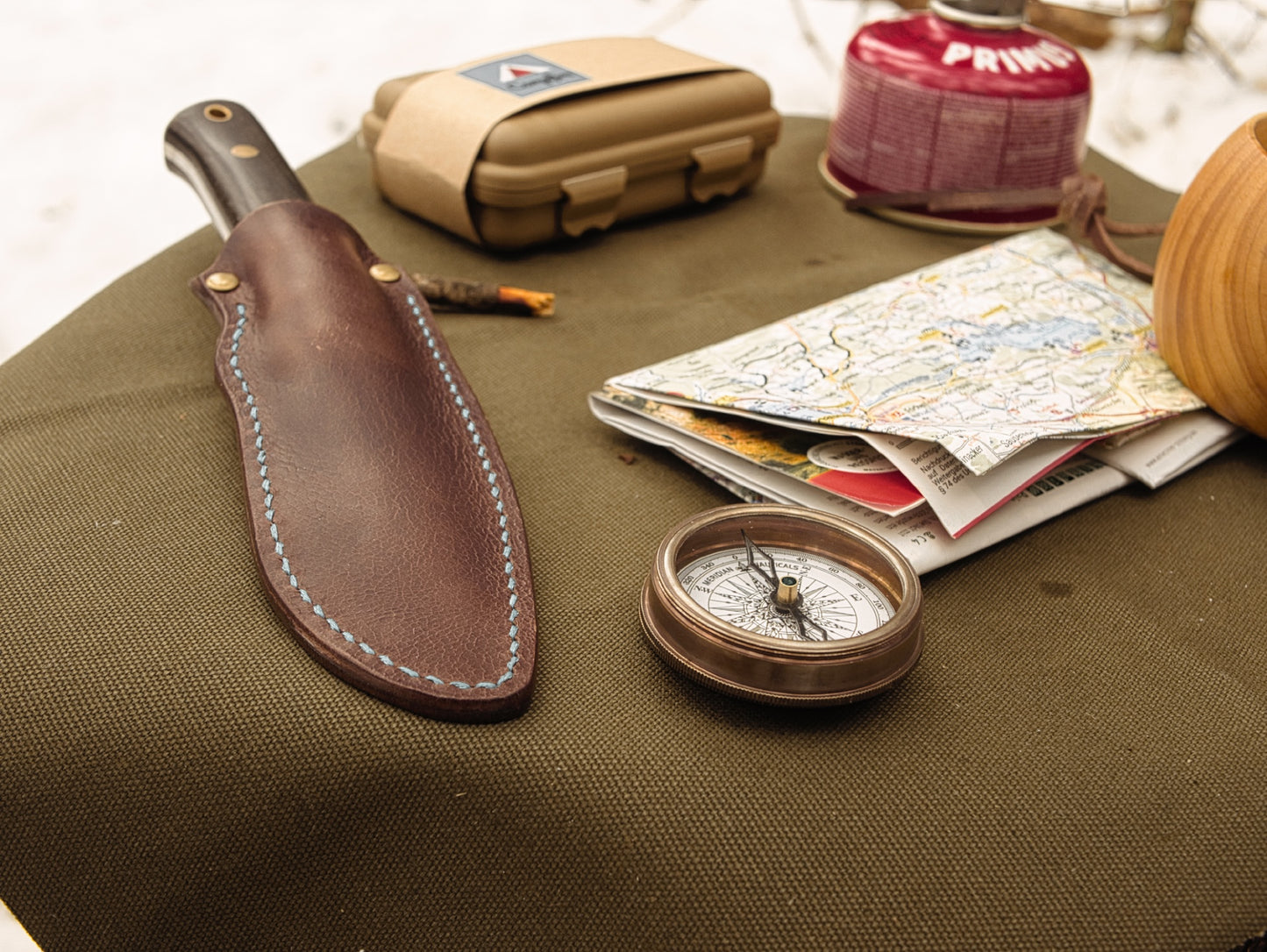 Lederscheide für Bushcraft Messer bis 100 mm Klingenlänge | Büffelleder Rechtsträger mit Belüftungssystem handgefertigt - kaffeebraun