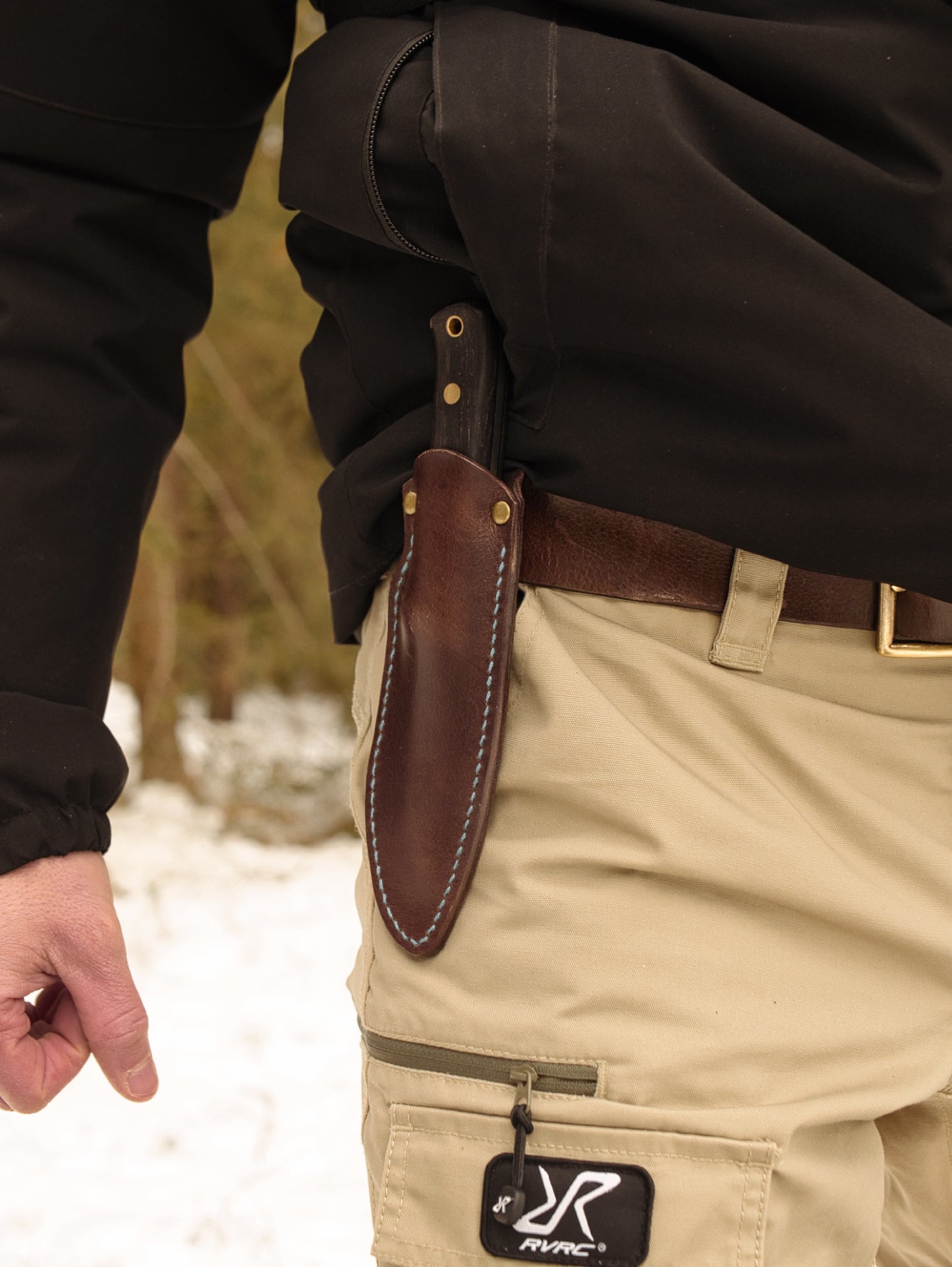 Lederscheide für Bushcraft Messer bis 100 mm Klingenlänge | Büffelleder Rechtsträger mit Belüftungssystem handgefertigt - kaffeebraun