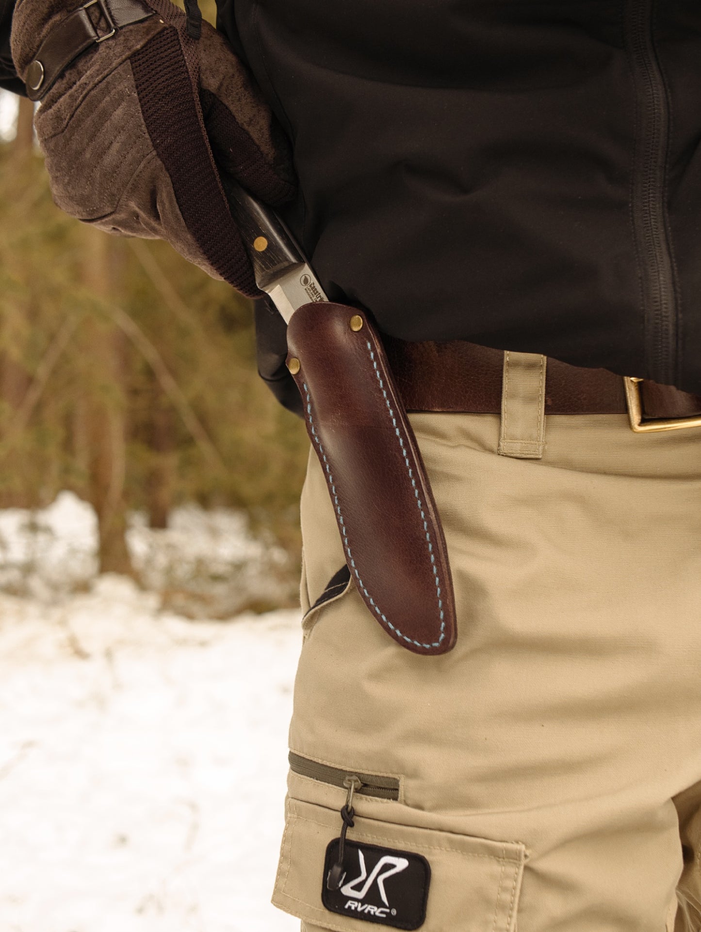 Lederscheide für Bushcraft Messer bis 100 mm Klingenlänge | Büffelleder Rechtsträger mit Belüftungssystem handgefertigt - kaffeebraun