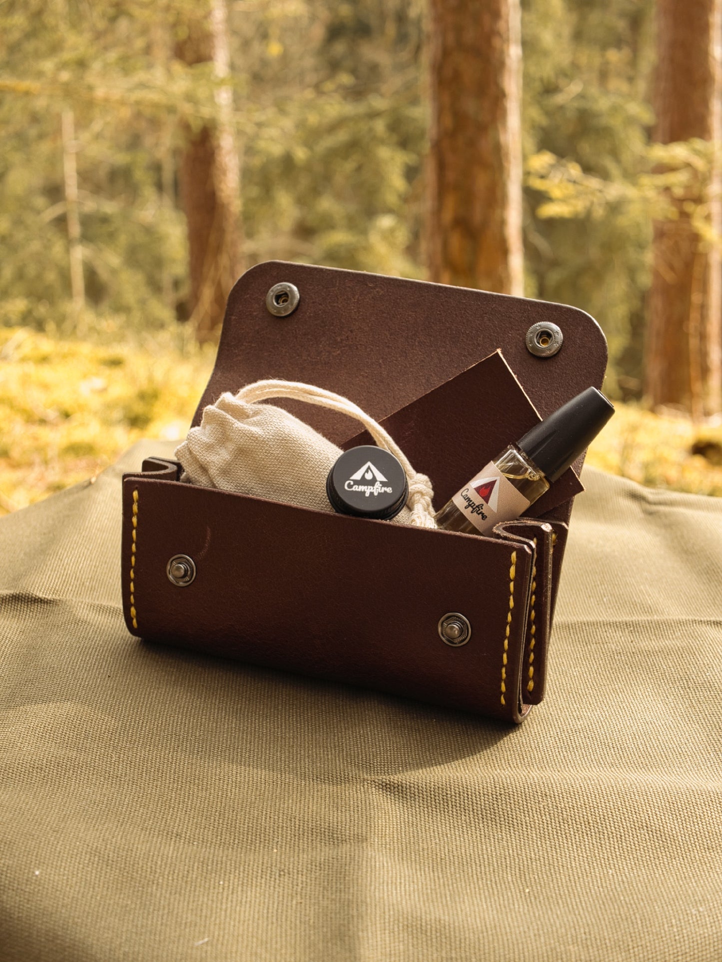 Messer Schärf- und Pflegeset für unterwegs | Schärfstein | Pflegeöl | Abziehleder | Büffelledertasche | Messerschärfset