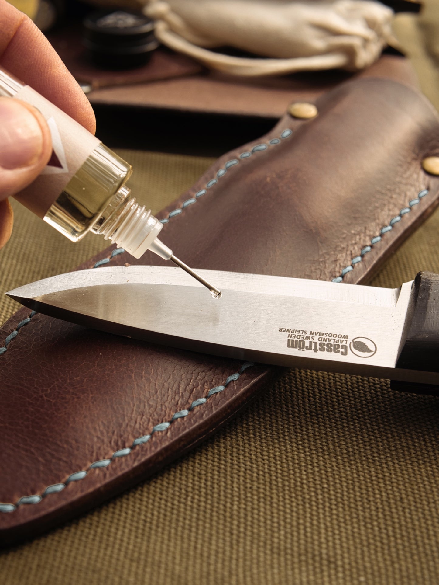 Messer Schärf- und Pflegeset für unterwegs | Schärfstein | Pflegeöl | Abziehleder | Büffelledertasche | Messerschärfset