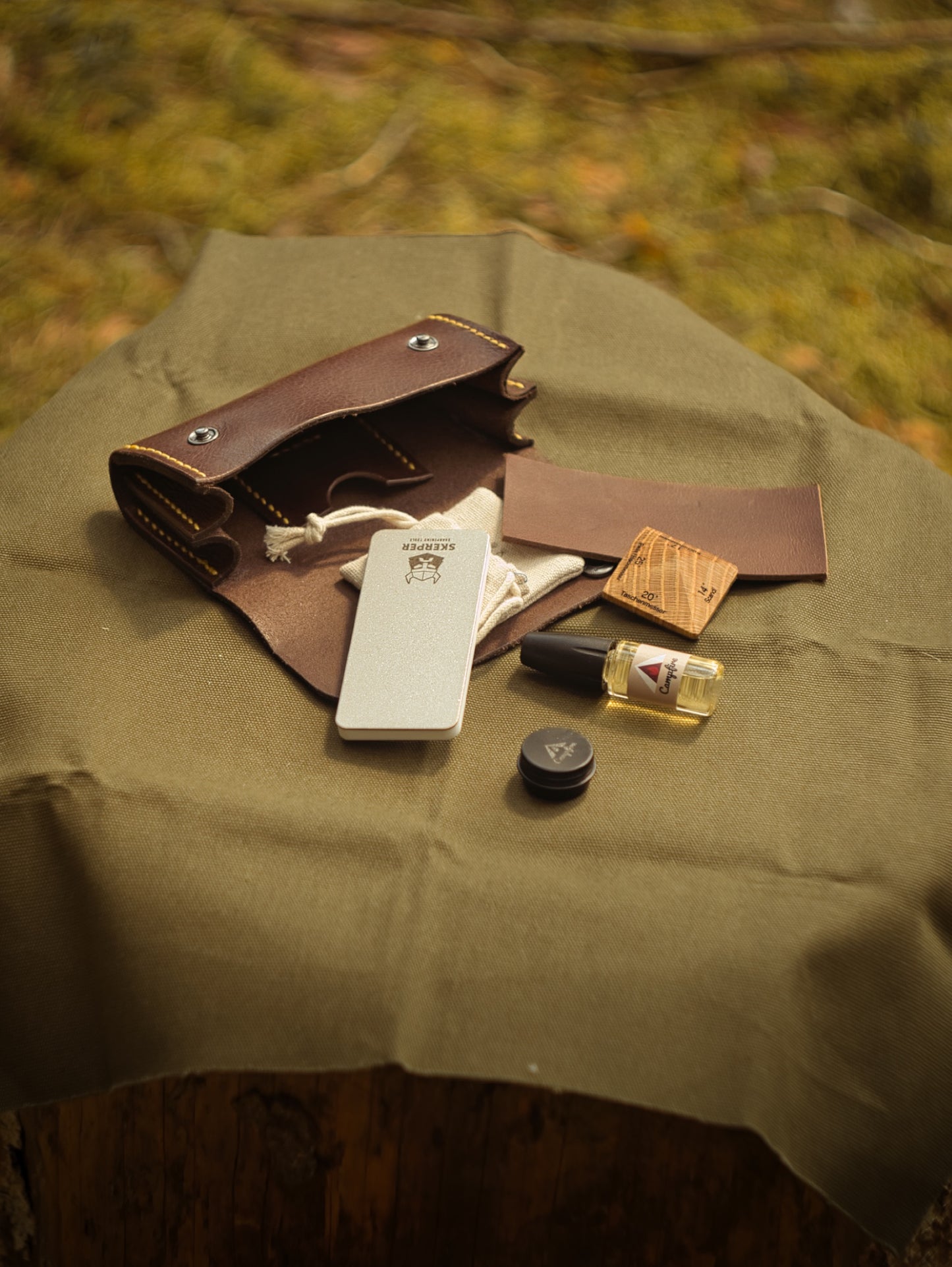 Messer Schärf- und Pflegeset für unterwegs | Schärfstein | Pflegeöl | Abziehleder | Büffelledertasche | Messerschärfset