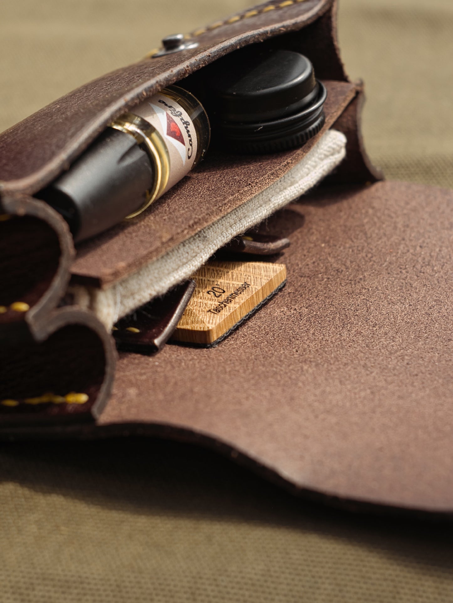 Messer Schärf- und Pflegeset für unterwegs | Schärfstein | Pflegeöl | Abziehleder | Büffelledertasche | Messerschärfset