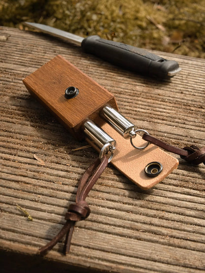 Campfire Spicetool - Salz & Pfeffer Outdoor Gewürz-Set aus Cumarouholz, Büffelleder und Edelstahl in zwei Farben